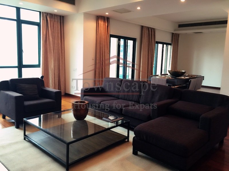  Stunning 3 Bed Apt in Lujiazui Yanlord Garden luxury complex