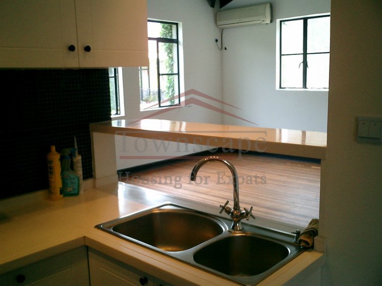  Fantastic 2 bedroom Lane House w/patio in Shanghai French Concession