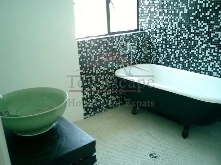  Fantastic 2 bedroom Lane House w/patio in Shanghai French Concession