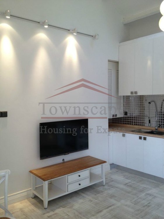  2 Bedroom Lane House with balcony middle of French Concession