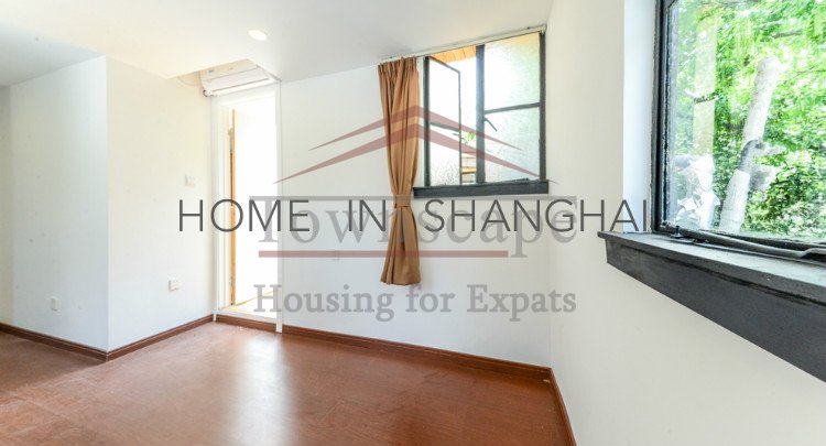  Well Priced 2 bedroom Lane House in Shanghai Old Town L1