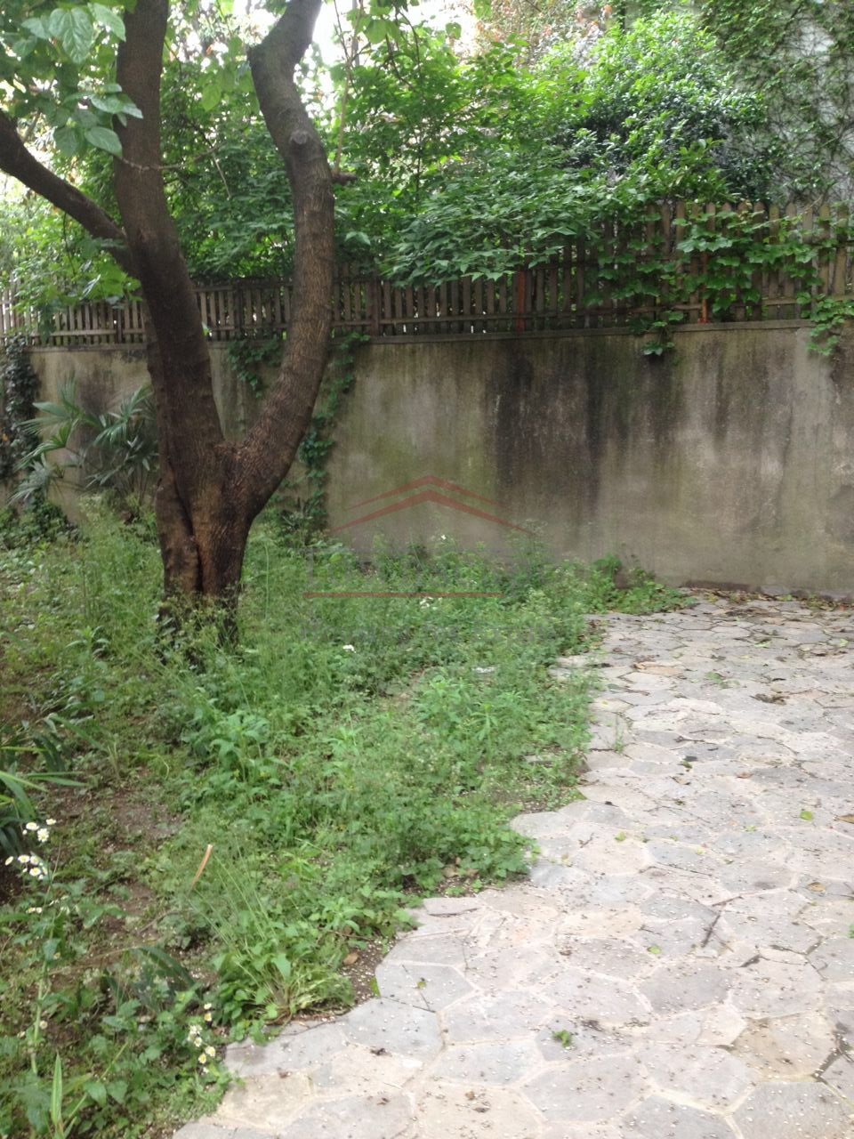  Excellent 2 bedroom Lane house on Yongfu road w/yard