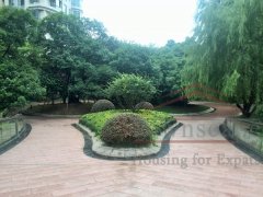 Shanghai compound with park Well-sized and well-priced 4br @Top of City