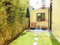 Shanghai 2br apartment Homely and stylish 2BR Old Apartment with private garden at Jiaotong University