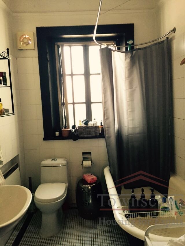 renovated flat in Shanghai French Concession Renovated 1BR Apt in old house nr Jiaotong University