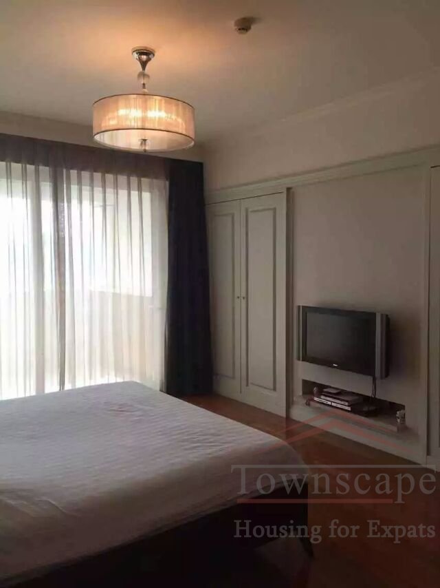 apartment with river view in shanghai Spacious Luxury Apartment in Skyline Mansion, Lujiazui