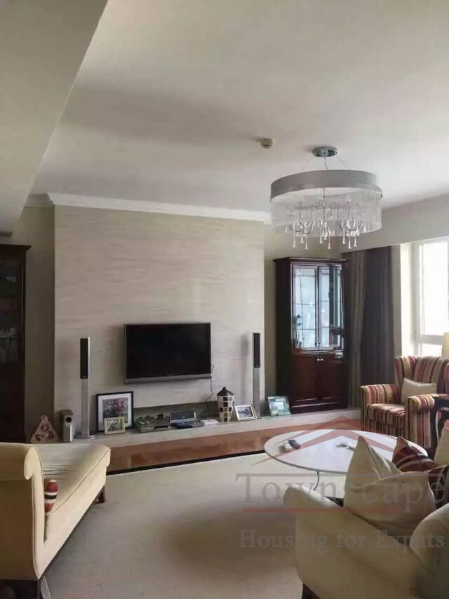 3br apartment lujiazui Spacious Luxury Apartment in Skyline Mansion, Lujiazui