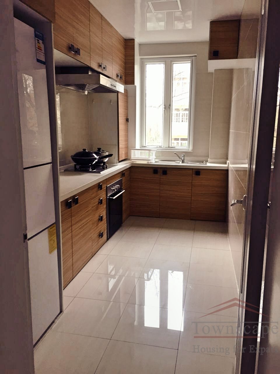  Modern, bright 2BR Apt, floor heating at Hengshan Road