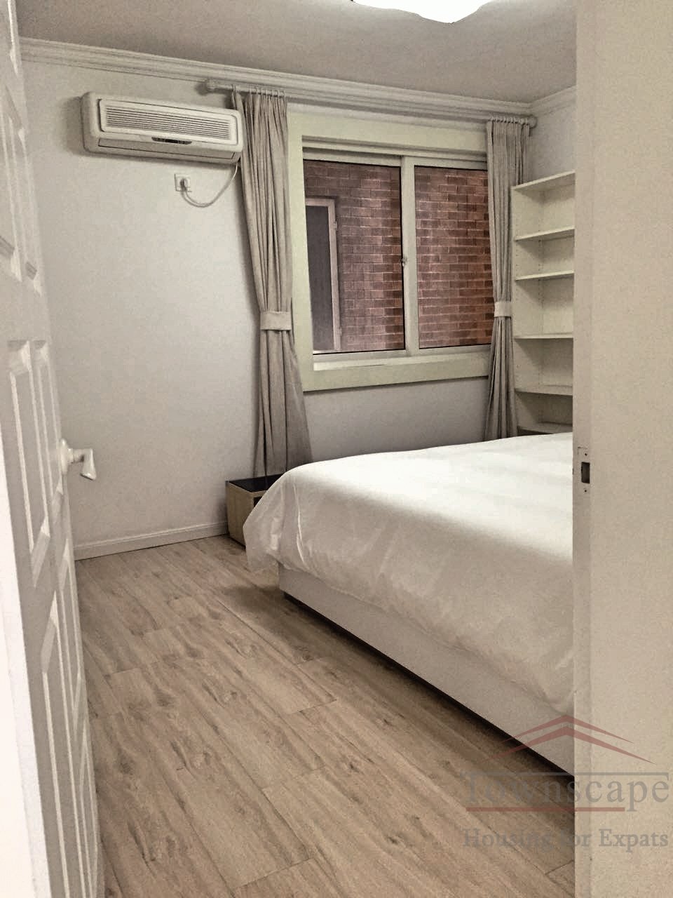  Modern, bright 2BR Apt, floor heating at Hengshan Road