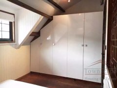 Shanghai apartment for rent Charming 1BR Old Apartment w/ wall heating nr Changshu Rd