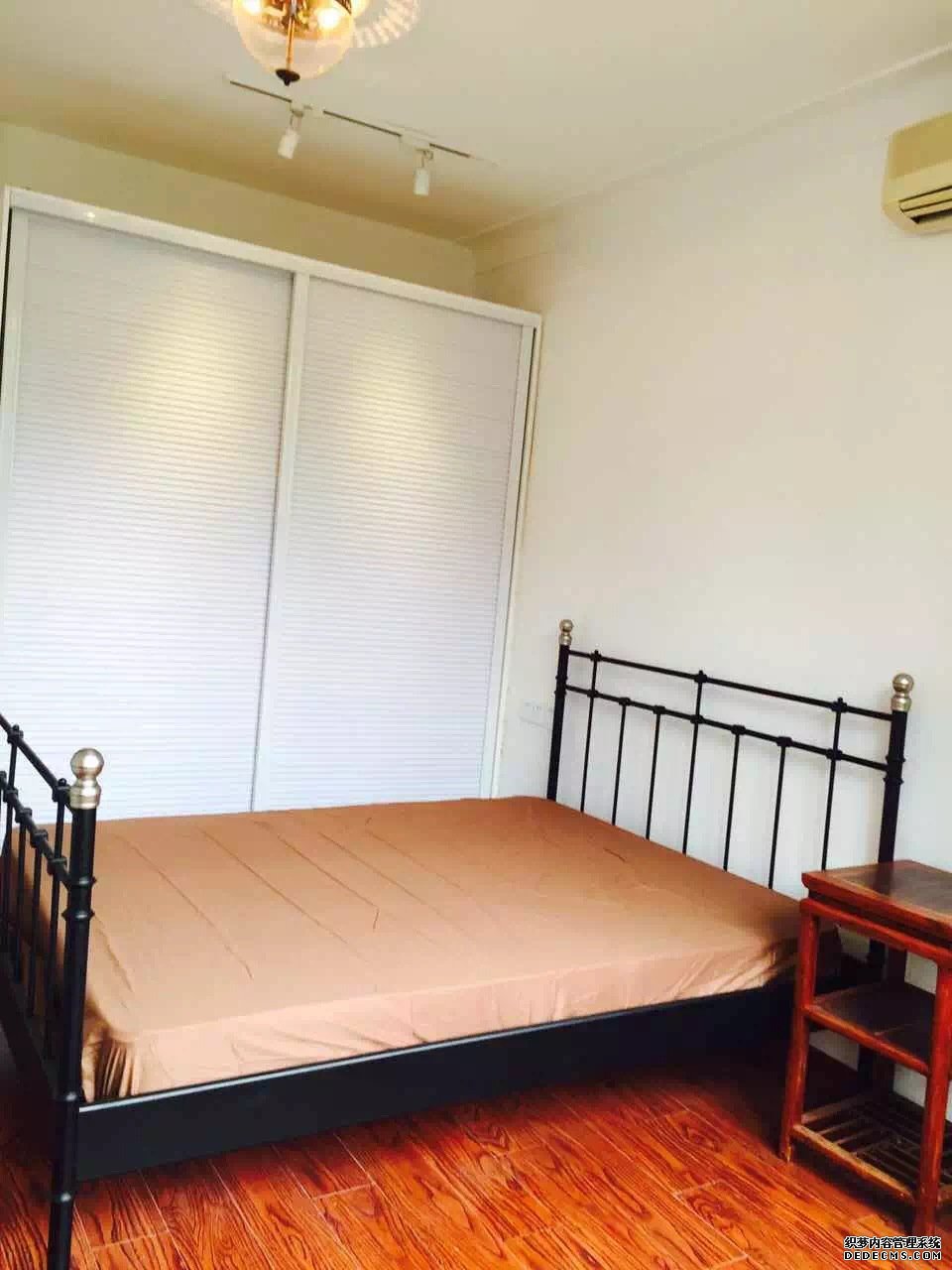 french concession apartment Renovated 1BR apartment for rent nr Tianzifang