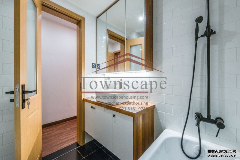  Modernized 3BR Apartment in Jingan