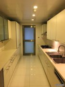  Modern 3.5BR Apartment with RiverView in Lujiazui