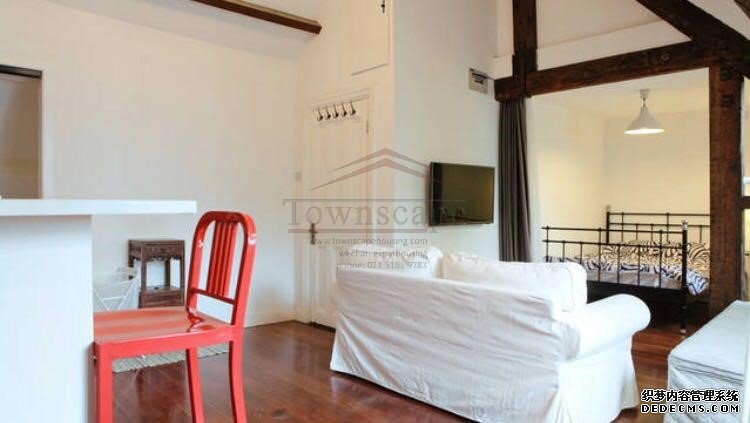  Renovated Attic Apartment near Jingan Temple