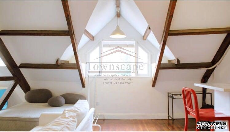  Renovated Attic Apartment near Jingan Temple