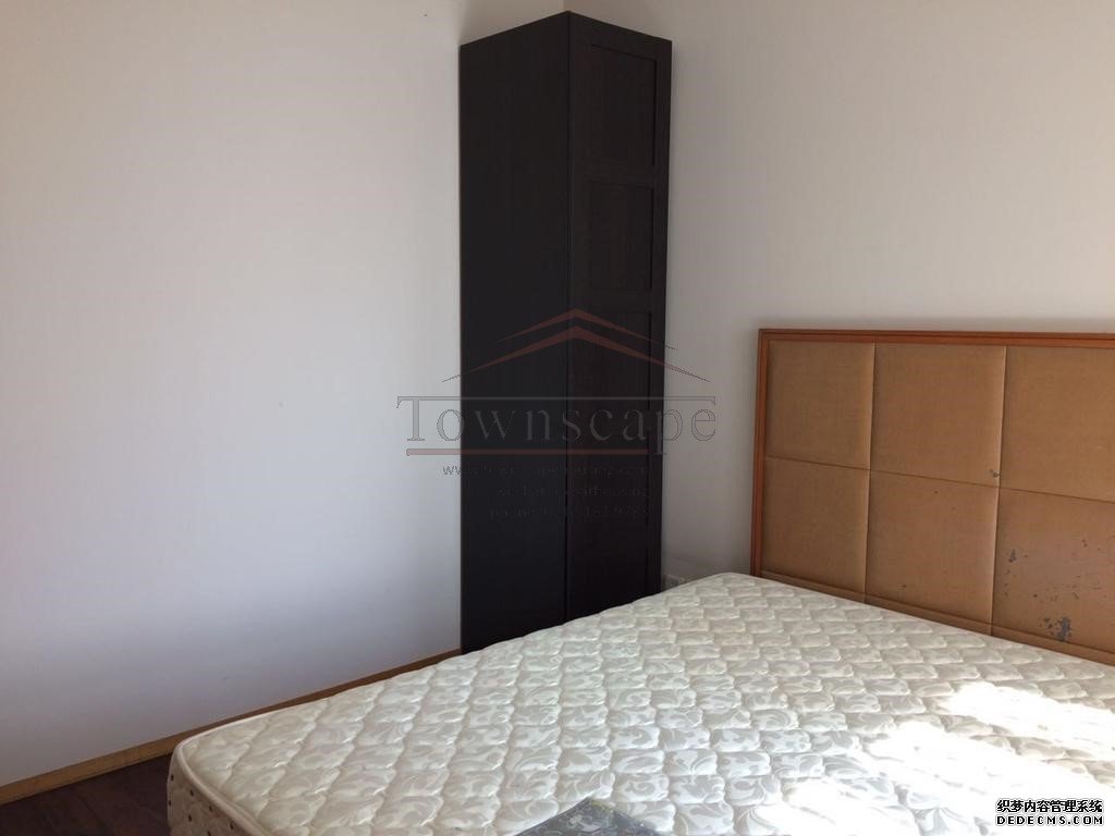  Sunny & Spacious 1BR Apartment near West Nanjing Road