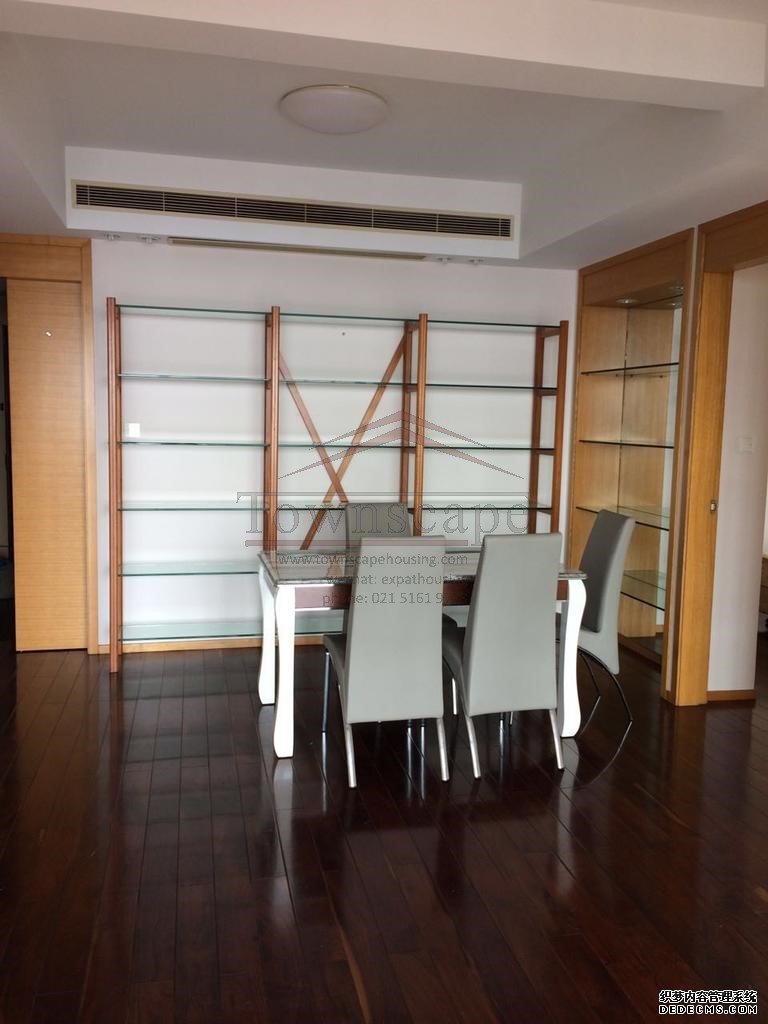  Sunny & Spacious 1BR Apartment near West Nanjing Road