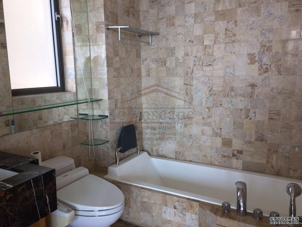  Sunny & Spacious 1BR Apartment near West Nanjing Road