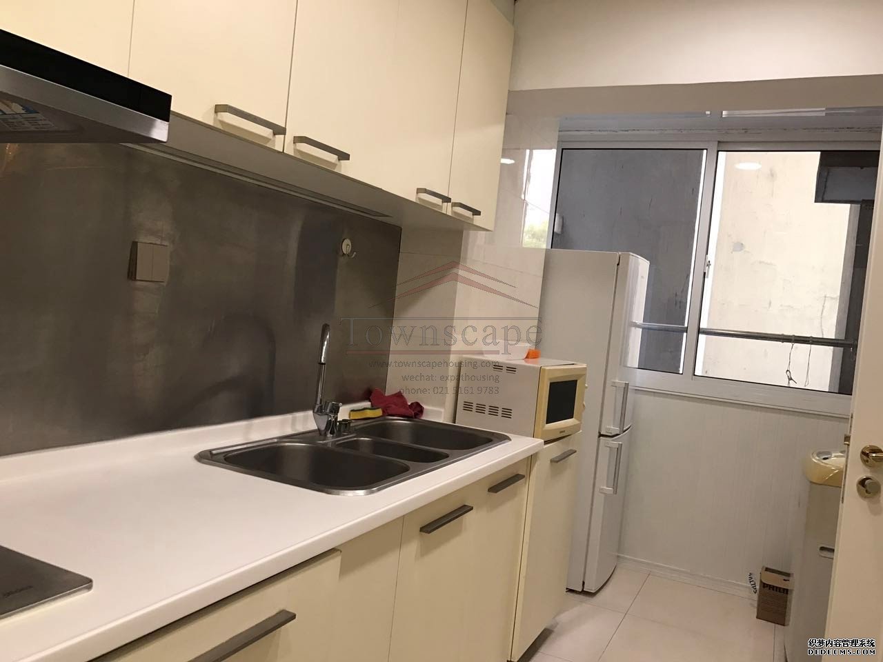  Clean 2.5BR Apartment in Jingan