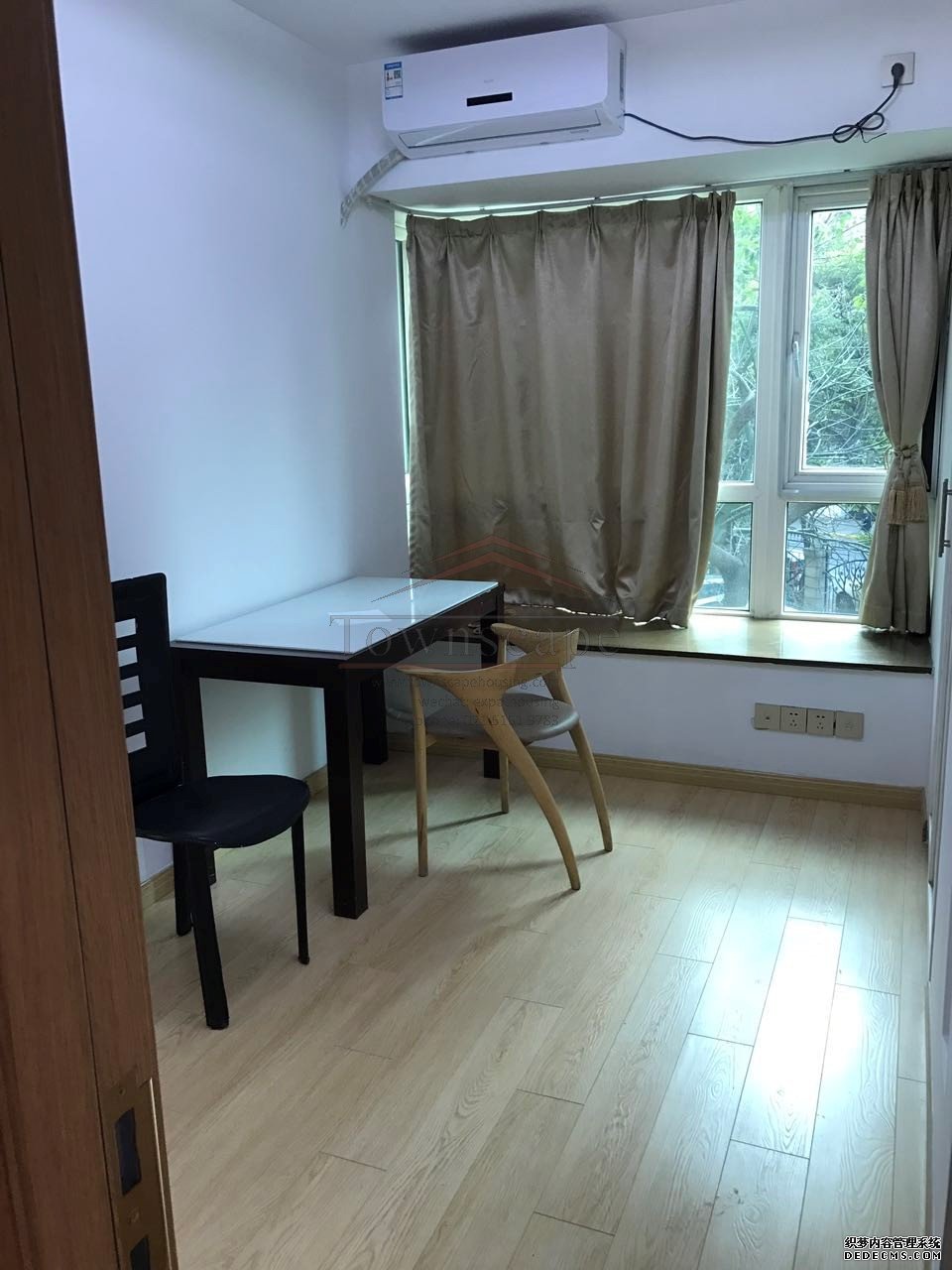  Clean 2.5BR Apartment in Jingan