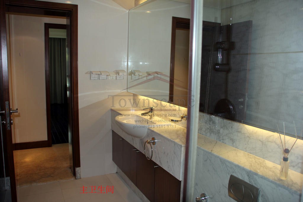  2.5BR Apartment at West Nanjing Road