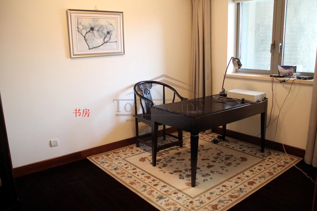  2.5BR Apartment at West Nanjing Road