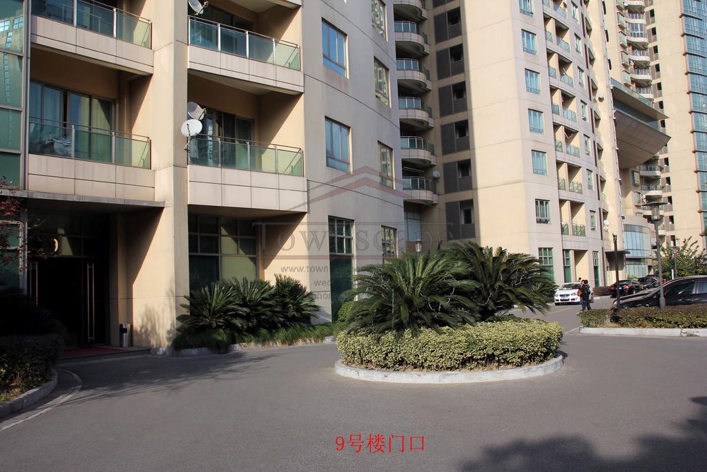  2.5BR Apartment at West Nanjing Road