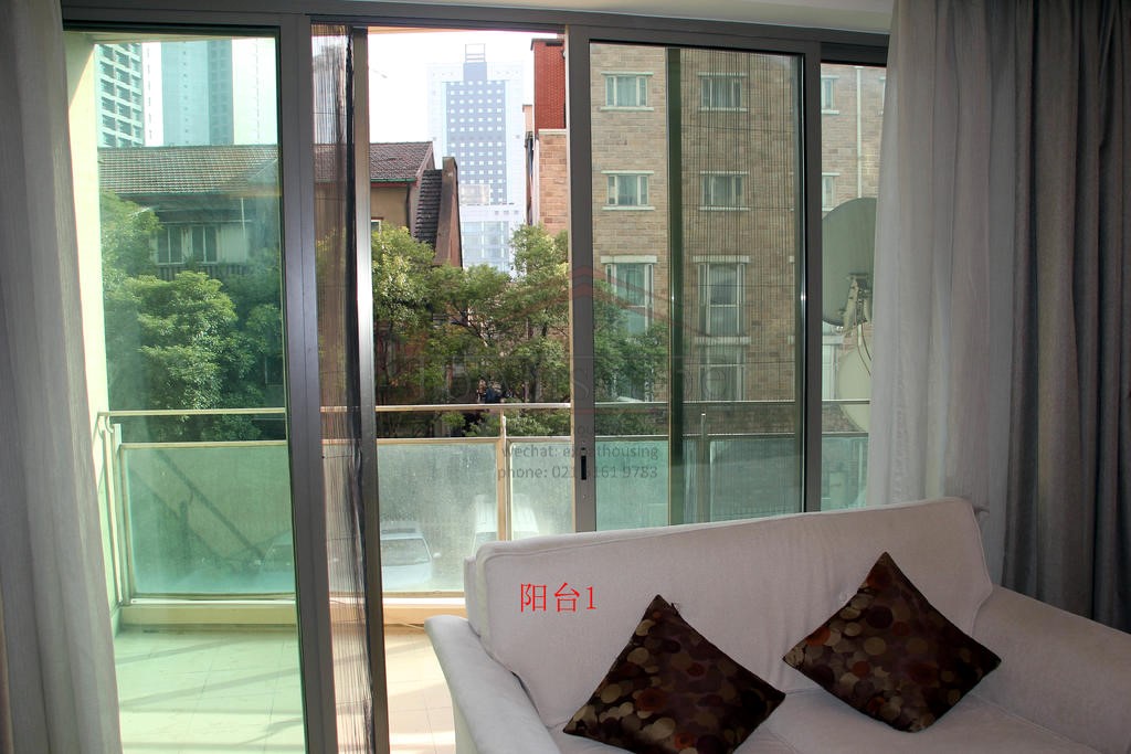  2.5BR Apartment at West Nanjing Road