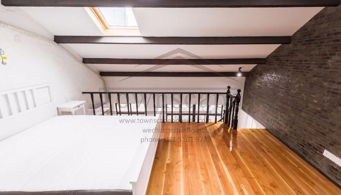  Big Loft Apartment with Balcony in central Downtown