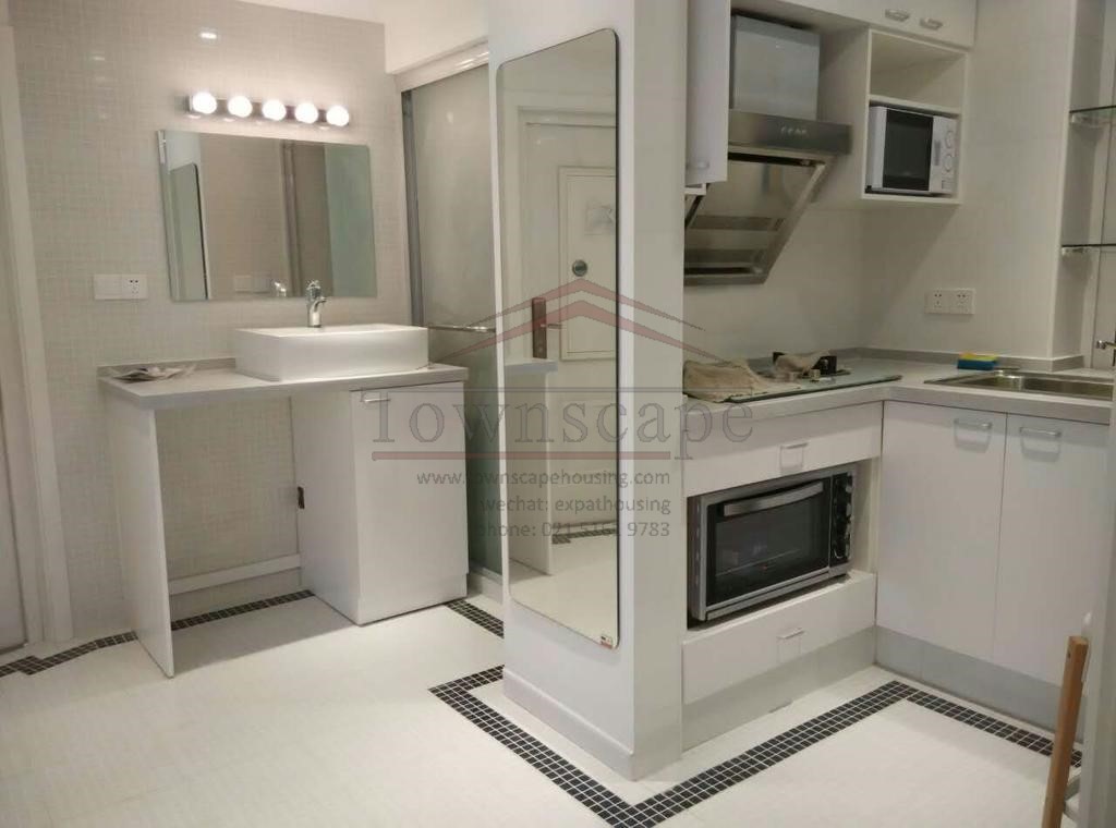  Renovated 1BR Apartment in Jingan Temple area