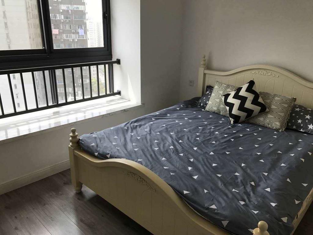  Comfortable 2BR Apartment for Rent in Shanghai Downtown