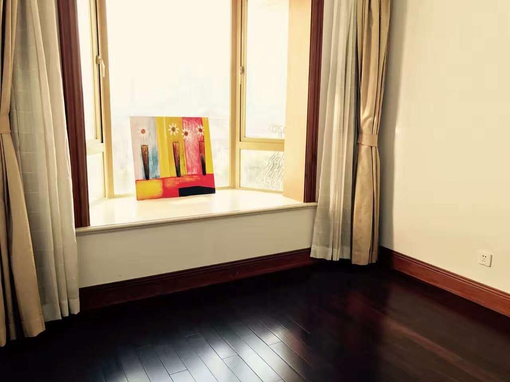  Bright, Modern 3BR Apartment in Downtown near Yuyuan