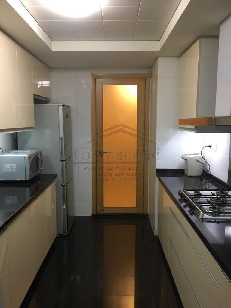  Modern 3BR Apartment in Jingan, Free Gym&Pool