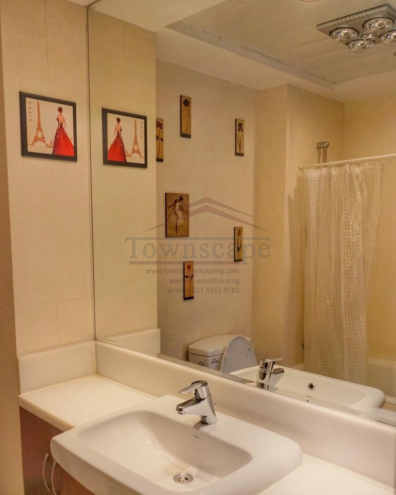  Renovated 3BR Apartment in Jingan