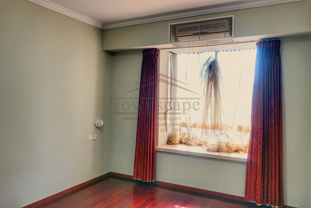  Renovated 3BR Apartment in Jingan