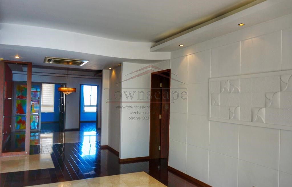  Renovated 3BR Apartment in Jingan