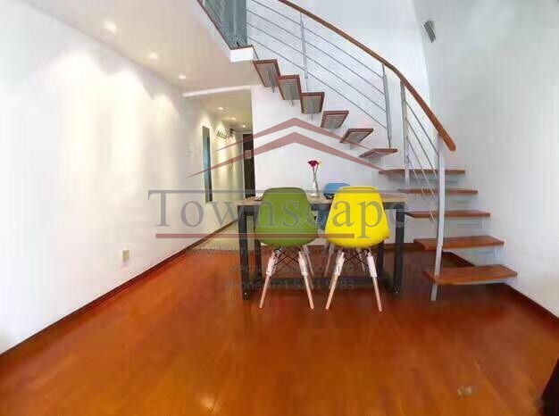  Lovely, Modern Loft with Upgrades in Jing