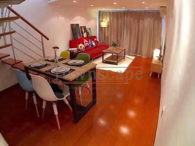  Lovely, Modern Loft with Upgrades in Jing