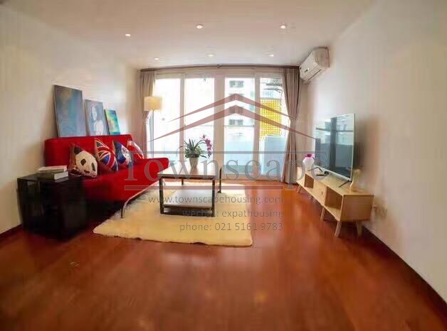  Lovely, Modern Loft with Upgrades in Jing