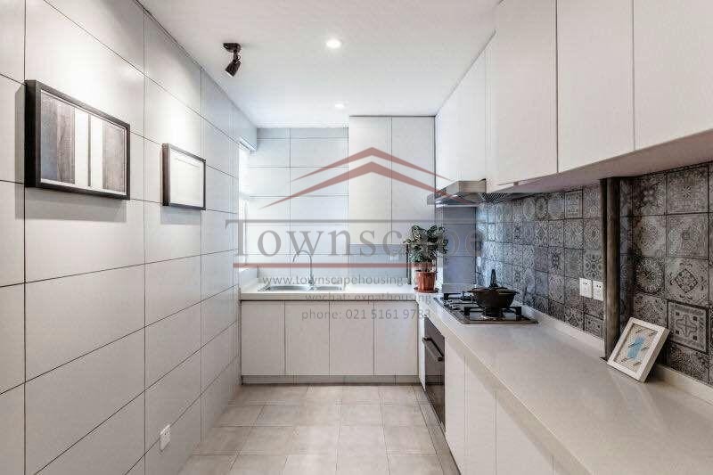  Sleek & Simple, Renovated 4BR Apartment in Xujiahui