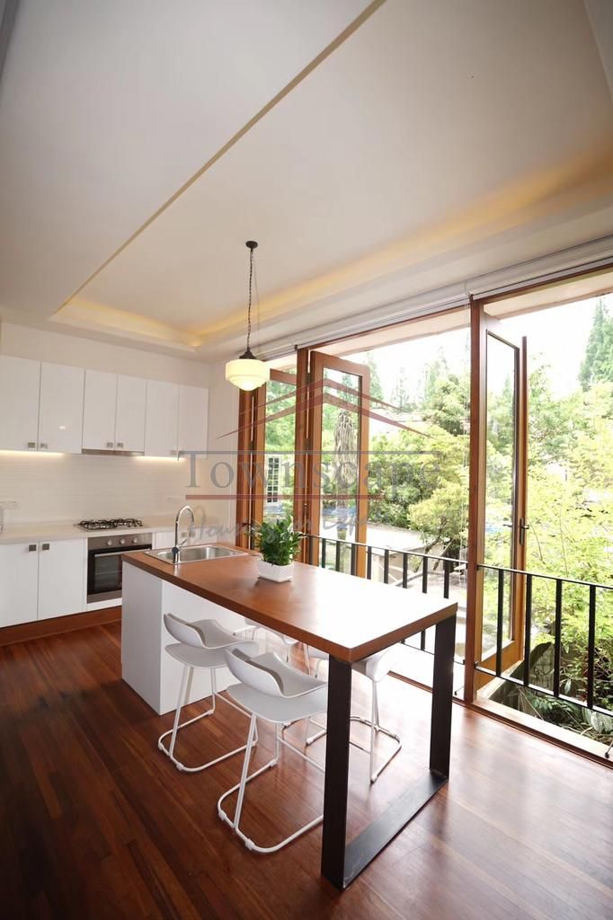  Beautiful 3BR Residence in Downtown Shanghai