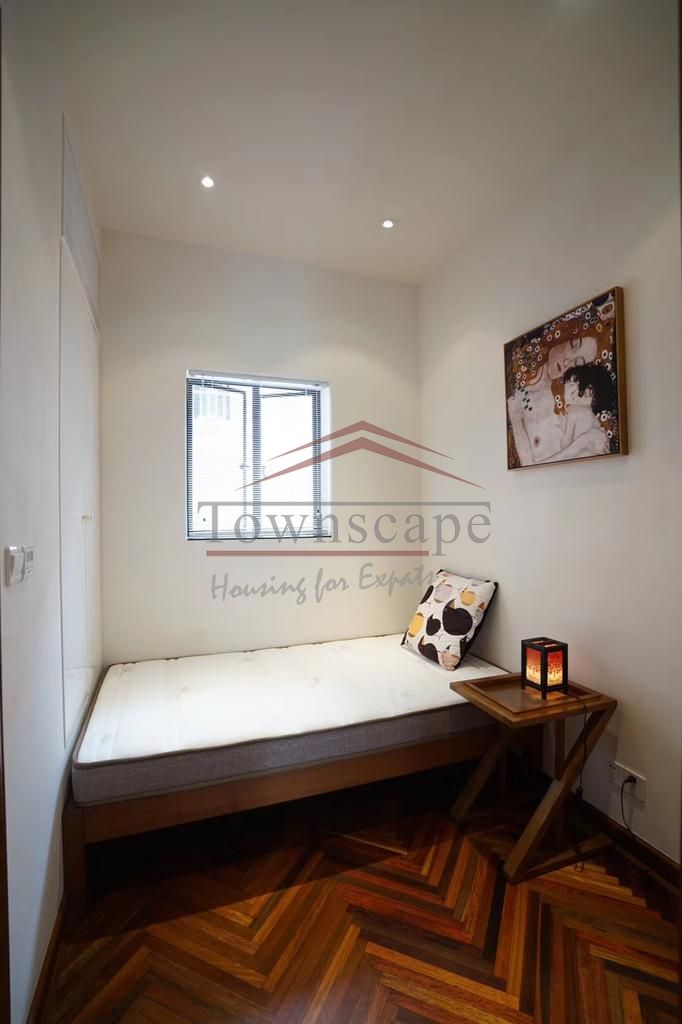  Beautiful 3BR Residence in Downtown Shanghai