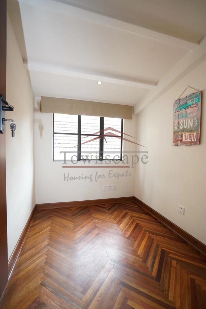  Beautiful 3BR Residence in Downtown Shanghai