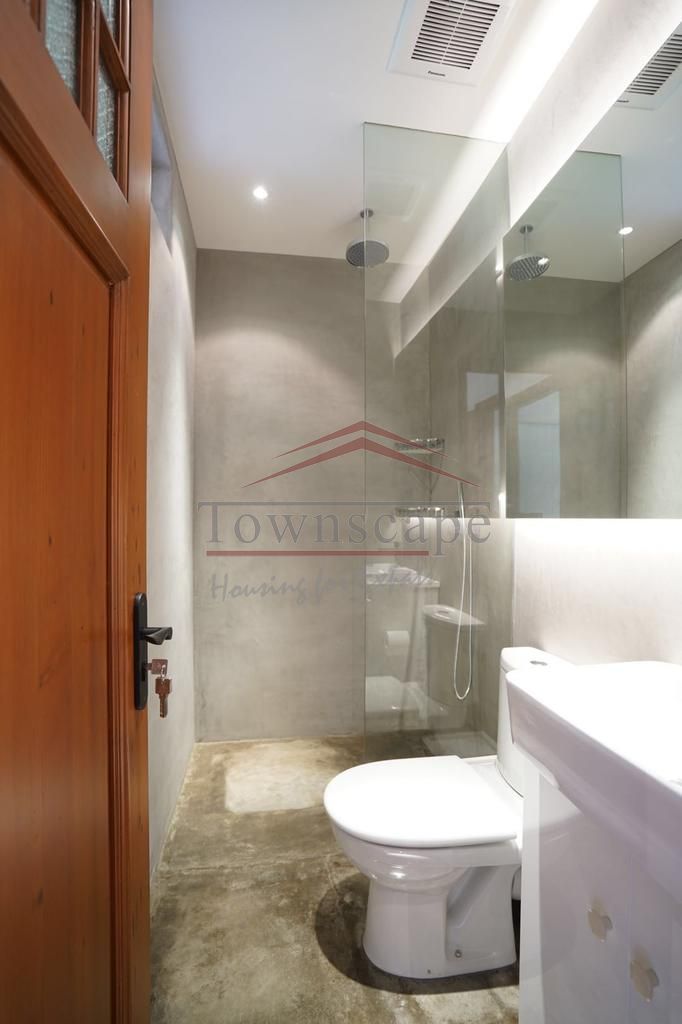  Beautiful 3BR Residence in Downtown Shanghai