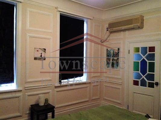  Spacious 3BR Apartment on West Nanjing Road