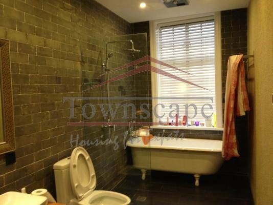  Spacious 3BR Apartment on West Nanjing Road