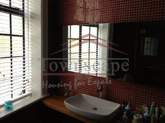  Spacious 3BR Apartment on West Nanjing Road