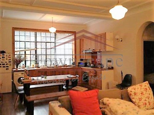  Spacious 3BR Apartment on West Nanjing Road