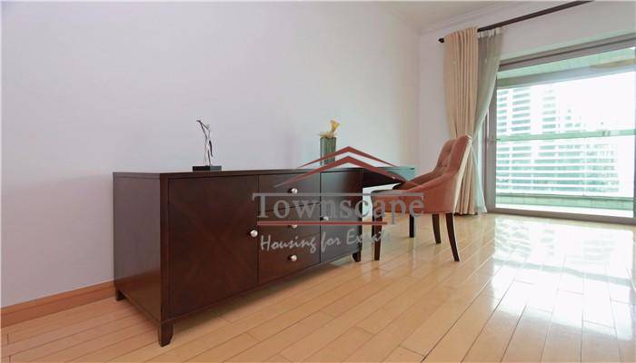  Spacious Family Apartment in Lujiazui