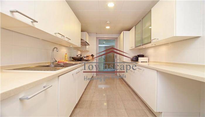  Spacious Family Apartment in Lujiazui